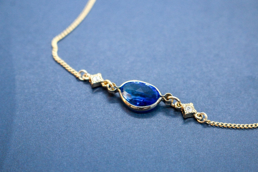 グラデーションクリスタルガラスのブレスレット ブルー×スカイブルー 変形カットゴールド金具