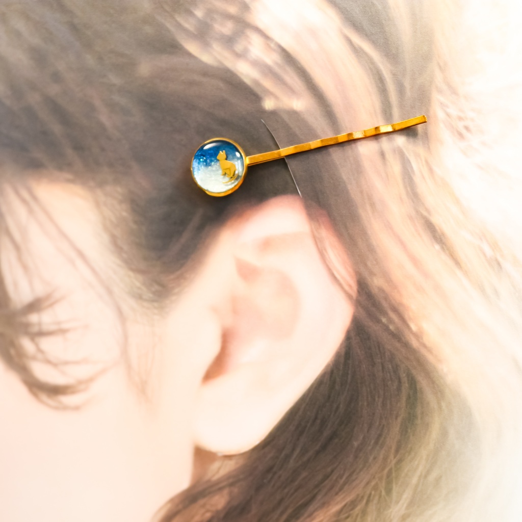 ちいさなまるい猫のヘアピン メタルネイビー×メタルホワイト ゴールド金具