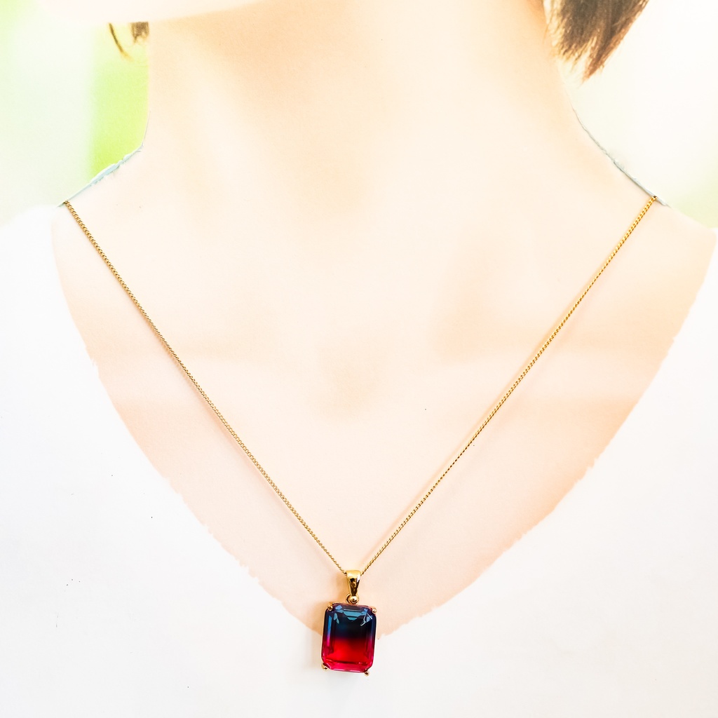 スクエア型のグラデーションガラスのネックレス ブルー×マゼンダ ゴールド金具 16kgp