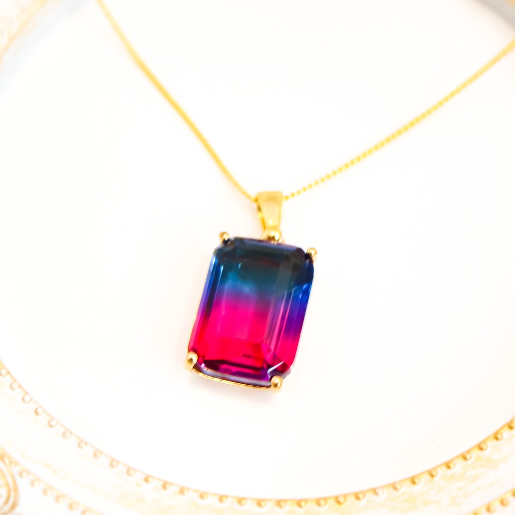 スクエア型のグラデーションガラスのネックレス ブルー×マゼンダ ゴールド金具 16kgp