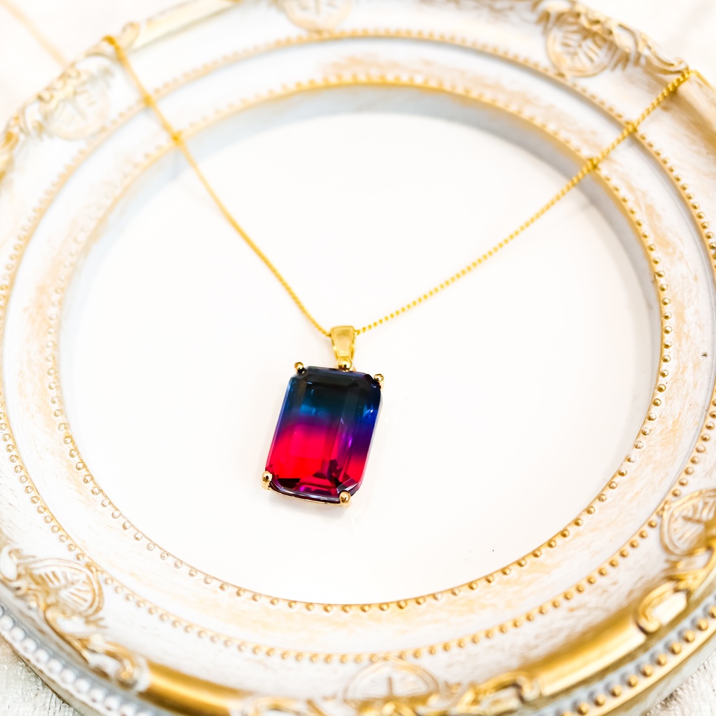 スクエア型のグラデーションガラスのネックレス ブルー×マゼンダ ゴールド金具 16kgp
