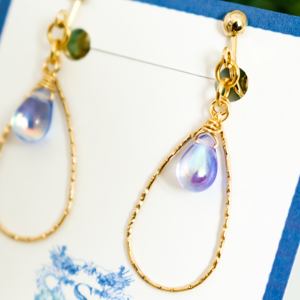 しずく型のチェコビーズのティアドロップイヤリング パープルデュアルコート ゴールド金具 金具変更可能