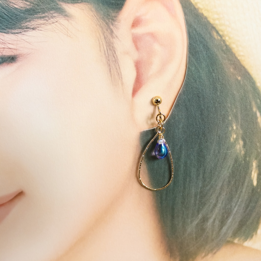 しずく型のチェコビーズのティアドロップイヤリング パープルデュアルコート ゴールド金具 金具変更可能