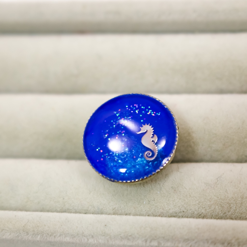 海の中のタツノオトシゴ タックピン シルバー金具