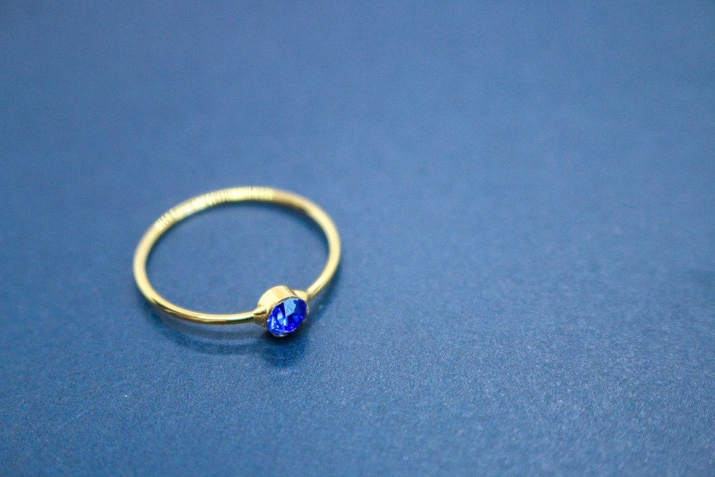 【Ring】永遠の幸せを願う、深い青の輝き ― “サムシングブルー” リング ― 10号&13号金具の色が選べます