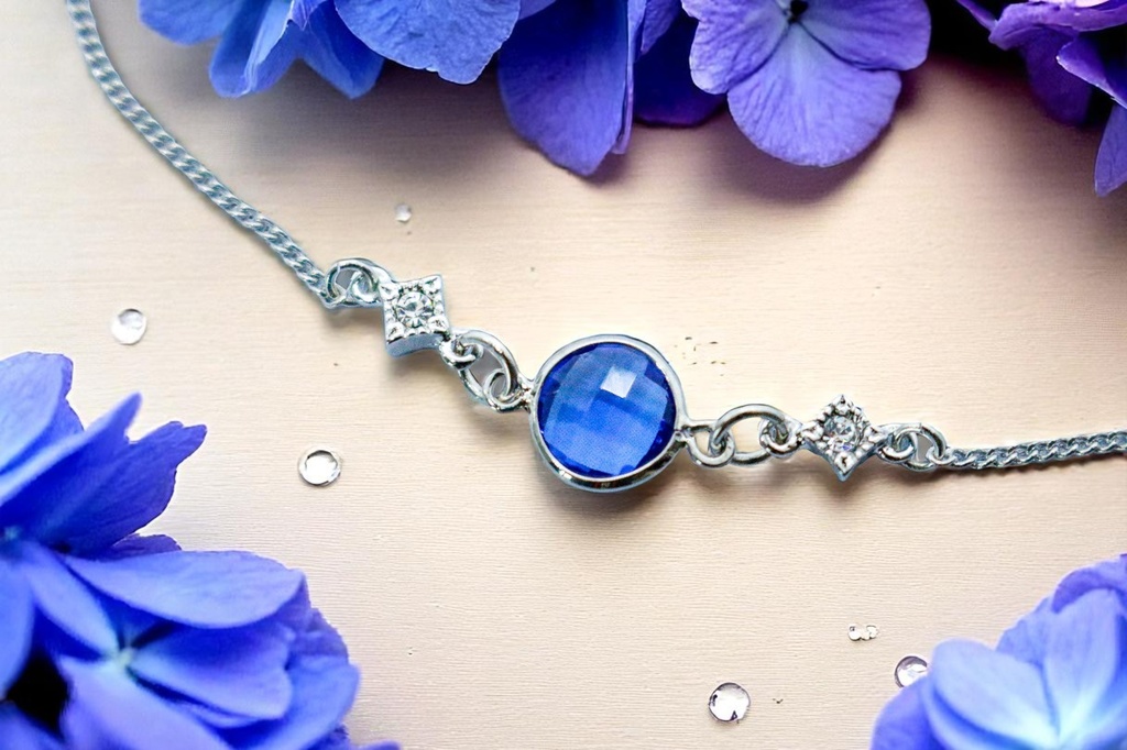 Crystal Blueのブレスレット　 上品なブルーが魅せる、洗練のアクセント