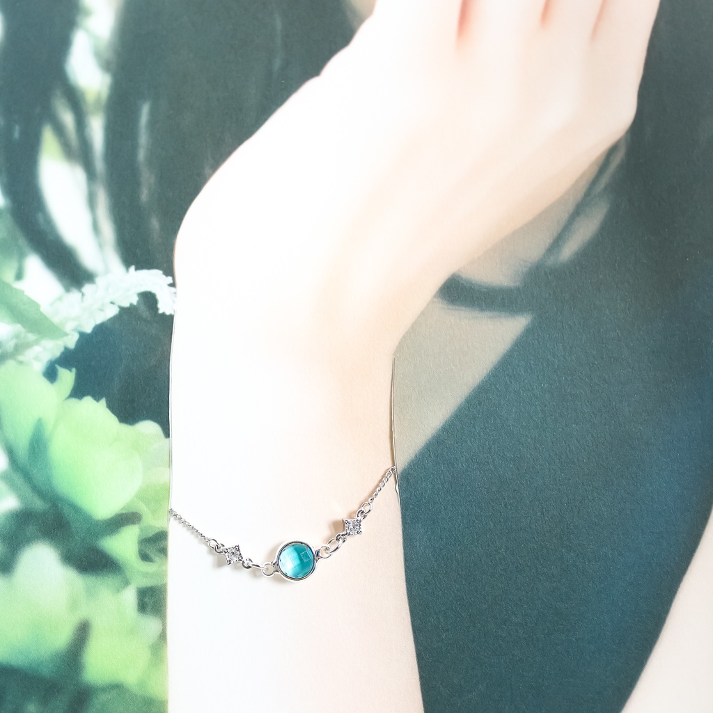 クリスタルガラスのブレスレット スカイブルー シルバー金具