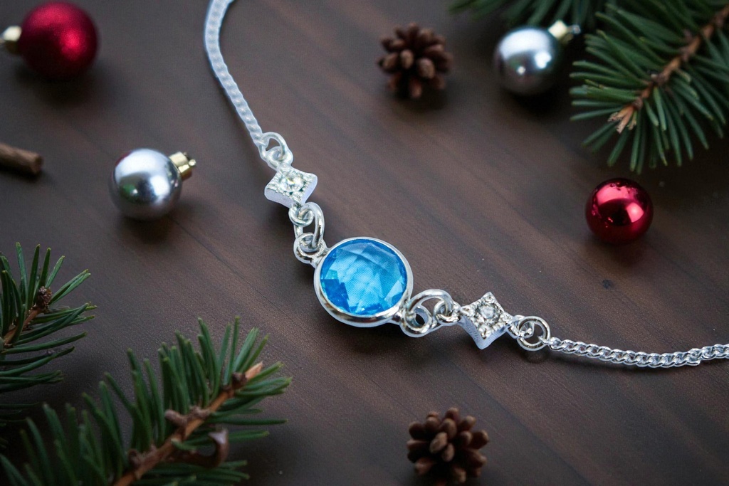 クリスタルガラスのブレスレット　スカイブルー　シルバー金具