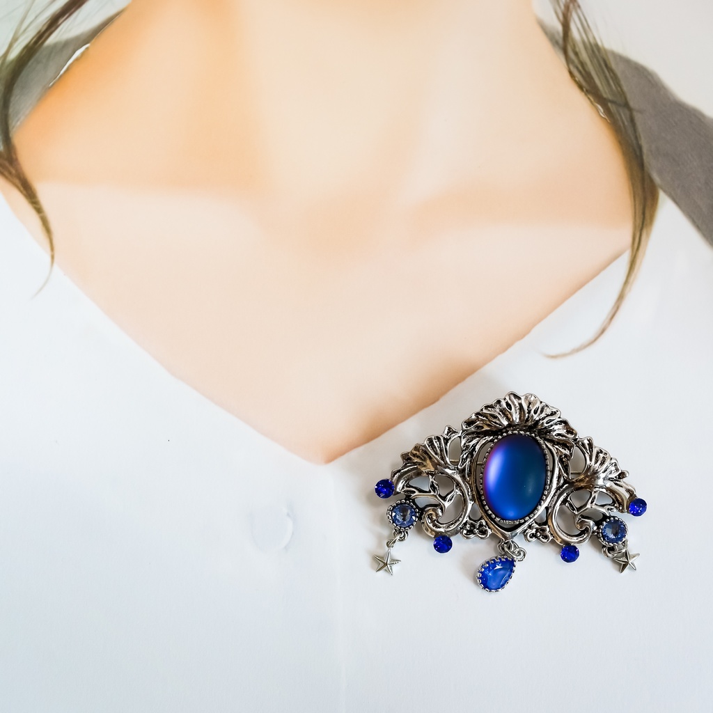 チェコヴィンテージ フロストガラスのアンティークブローチ マットヘリオブルー シルバー金具 S11a Booth