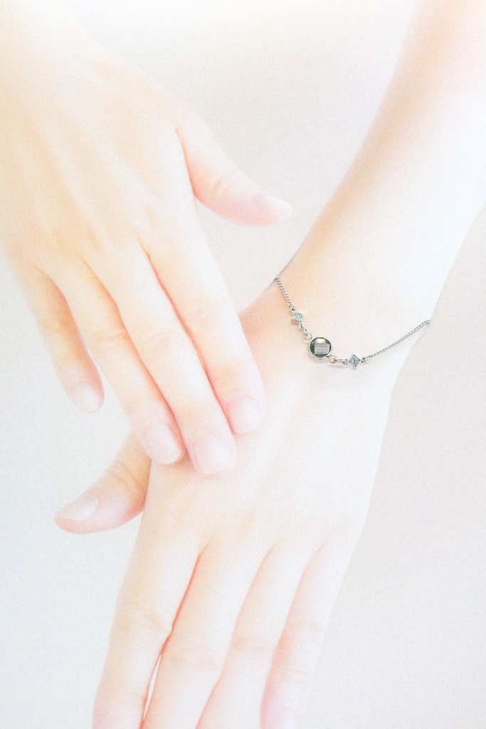 クリスタルガラスのブレスレット ブラッドダイヤカラー シルバー金具