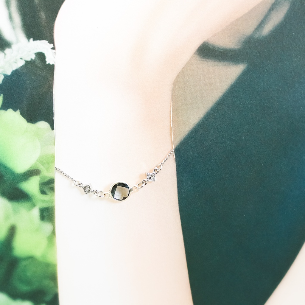 クリスタルガラスのブレスレット ブラッドダイヤカラー シルバー金具