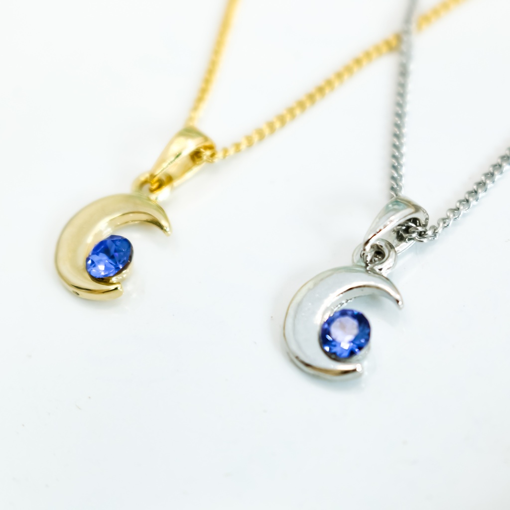 【プレゼントに】クリスタルムーンのネックレス サファイアカラー 金具の色が選べます