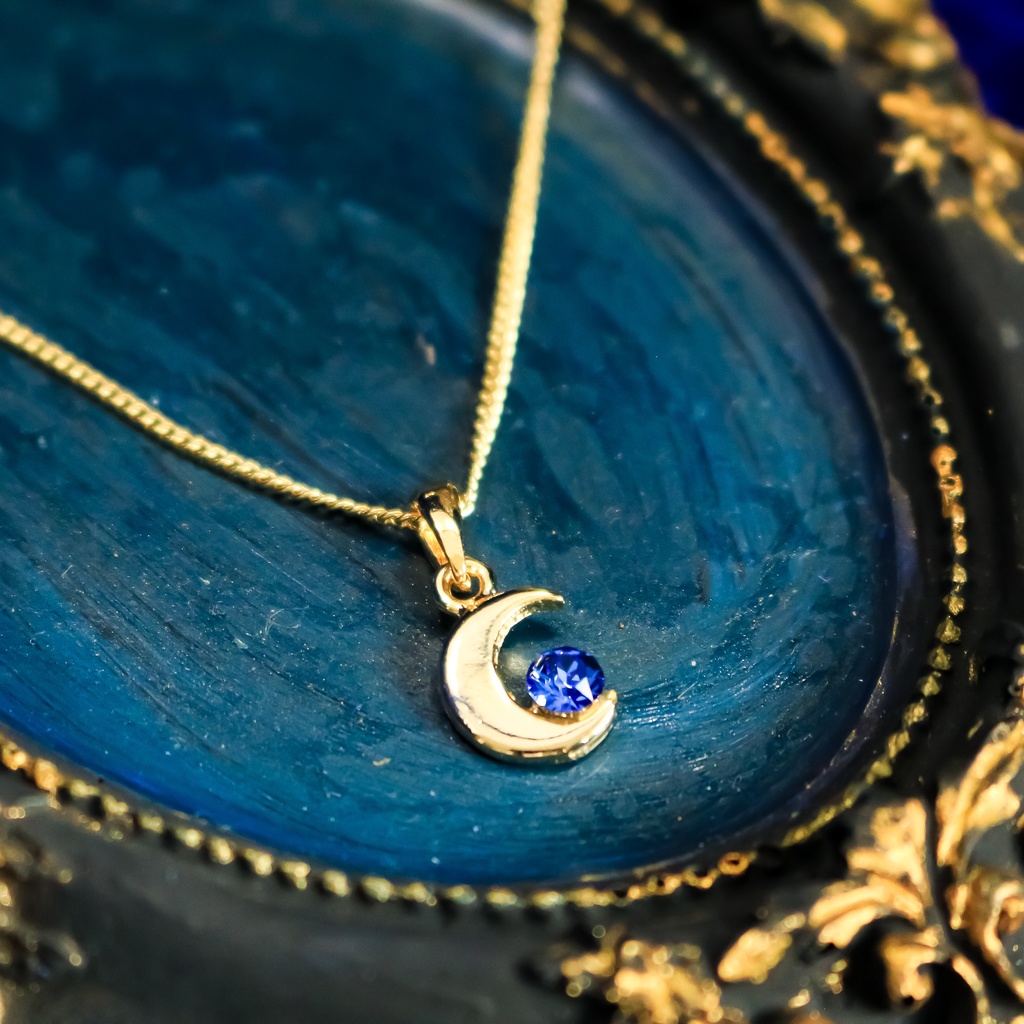 【プレゼントに】クリスタルムーンのネックレス サファイアカラー 金具の色が選べます