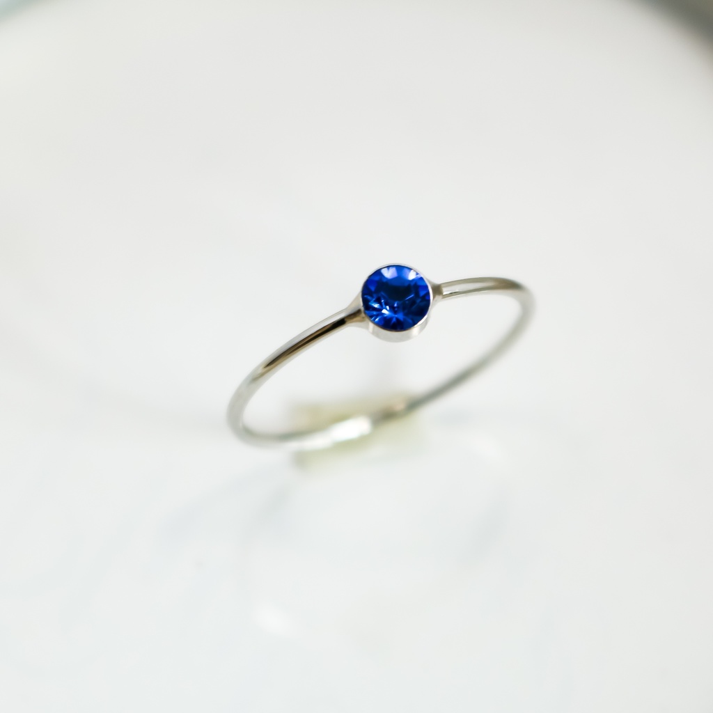サファイアカラーの シンプルRing 金具の色が選べます
