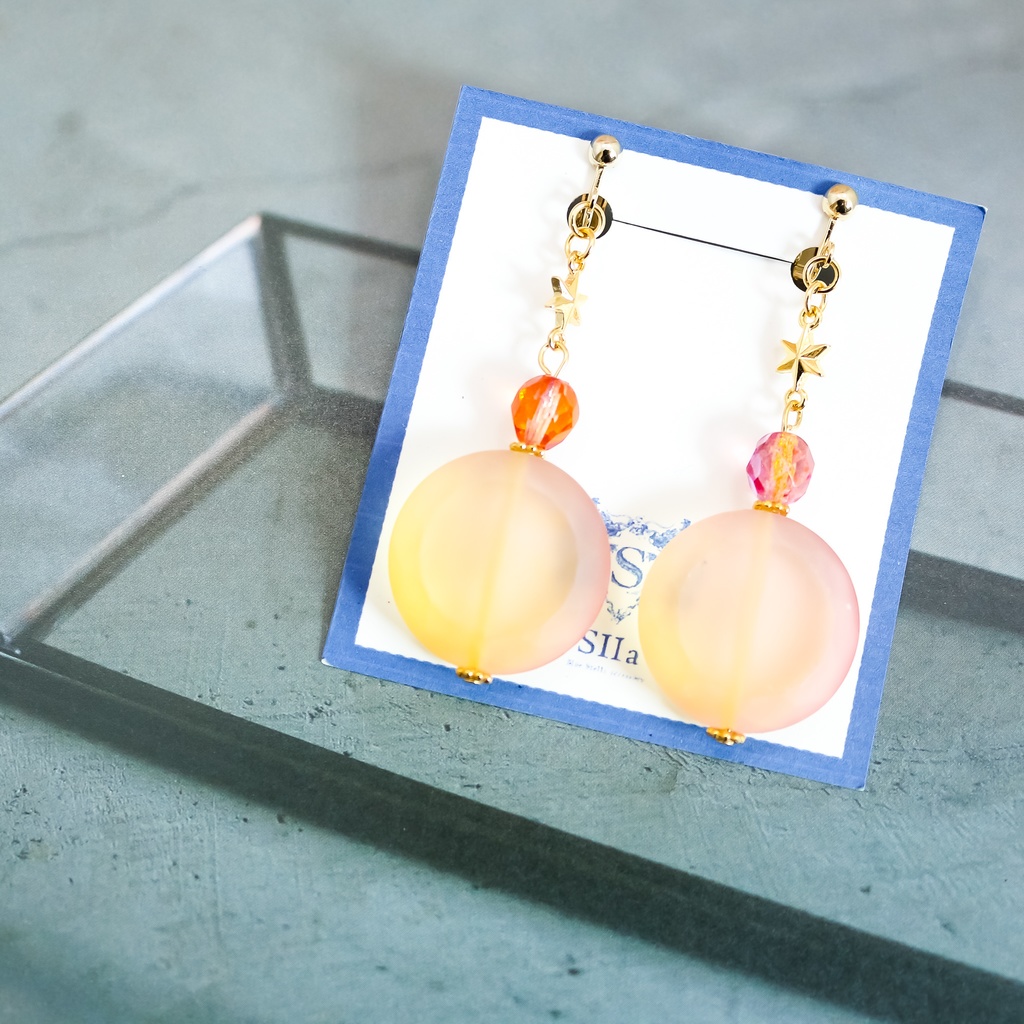 キャンディカラーのStar earing オレンジ×マゼンダ ゴールド金具 ピアス変更可能
