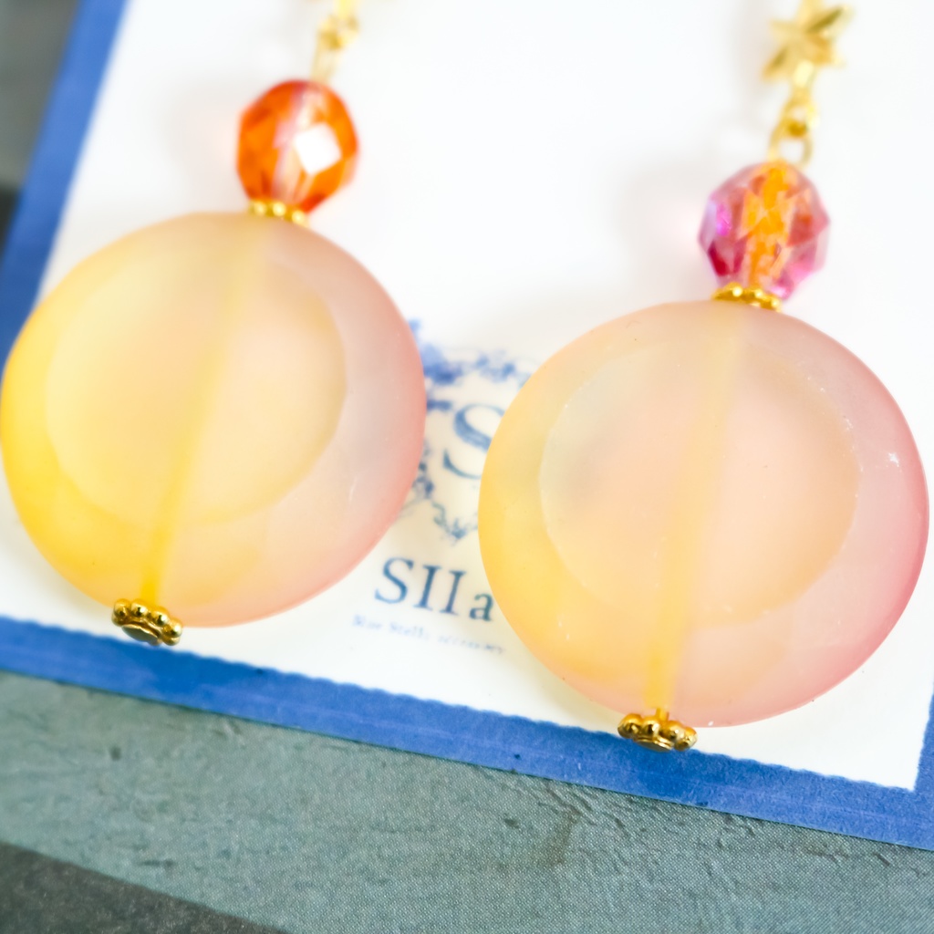 キャンディカラーのStar earing オレンジ×マゼンダ ゴールド金具 ピアス変更可能