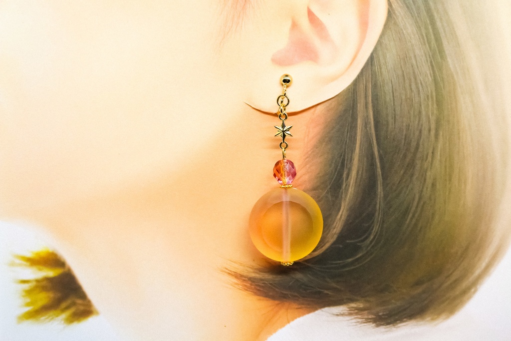 キャンディカラーのStar earing オレンジ×マゼンダ ゴールド金具 ピアス変更可能