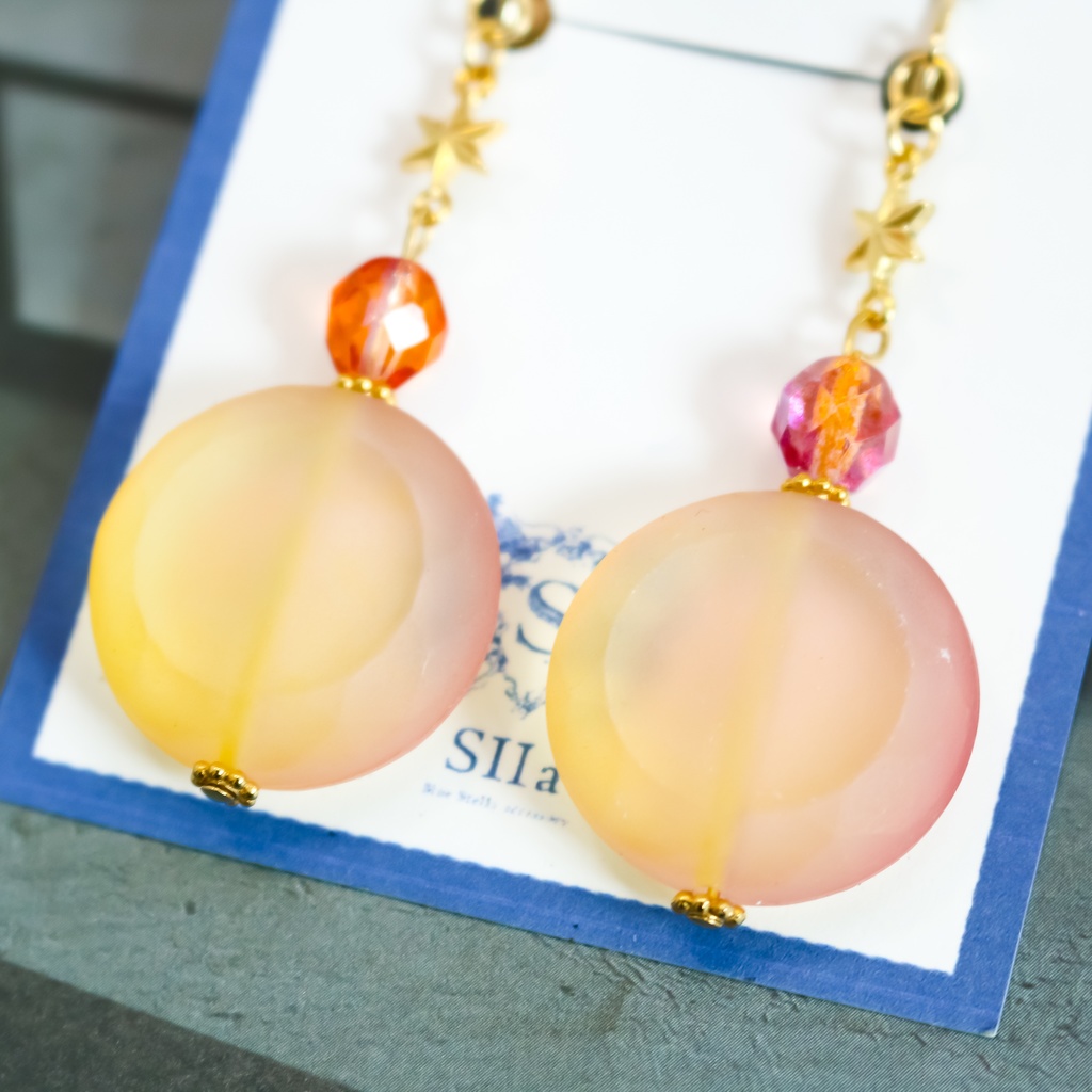 キャンディカラーのStar earing オレンジ×マゼンダ ゴールド金具 ピアス変更可能