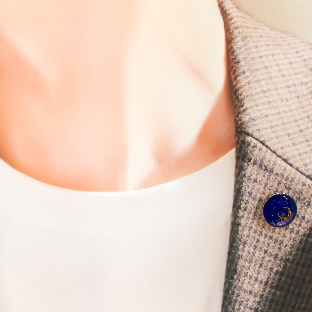 深海に浮かぶ三日月タックピン シルバー金具