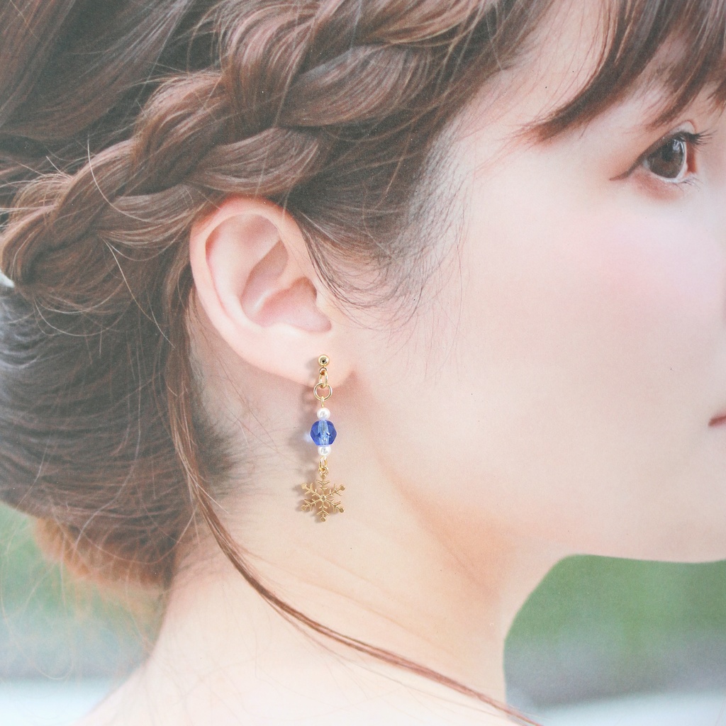 チェコガラスと青い雪の結晶ピアス サファイア イヤリング変更可能