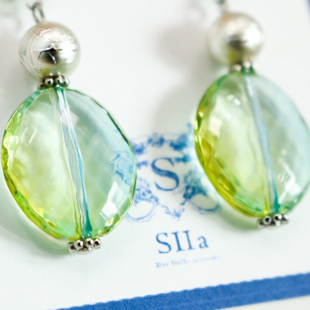 ミントカラーのcrystal earing ミントグリーン×スカイブルー ピアス変更可能