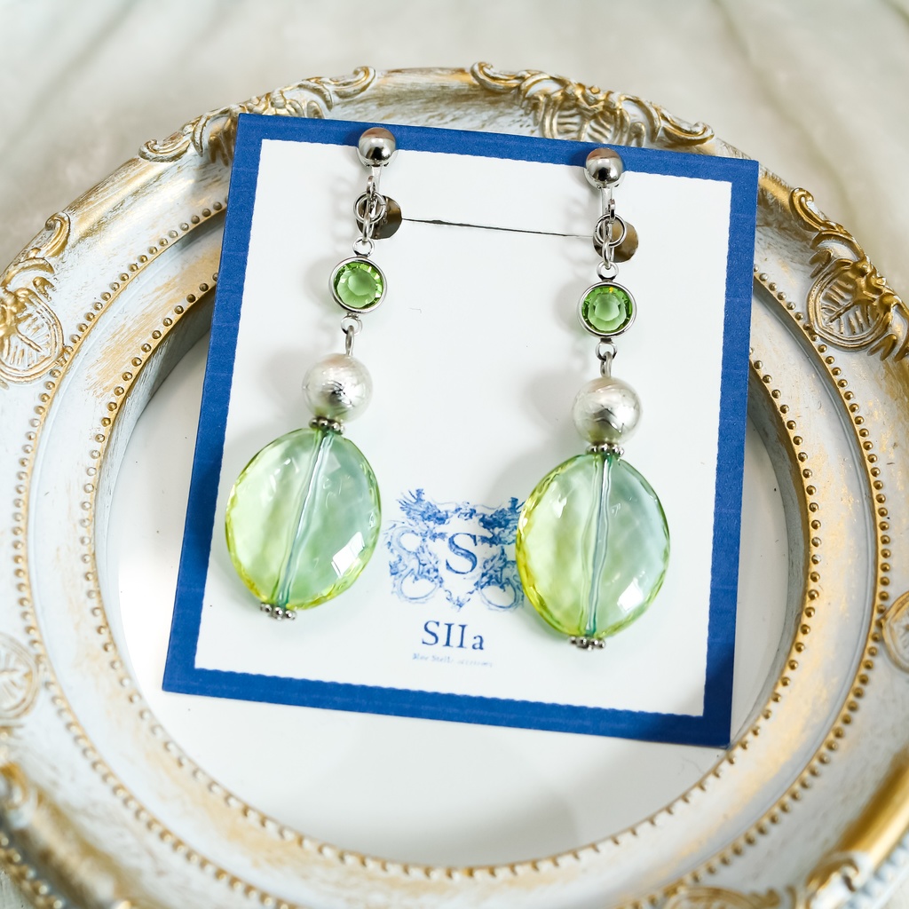 ミントカラーのcrystal earing ミントグリーン×スカイブルー ピアス変更可能