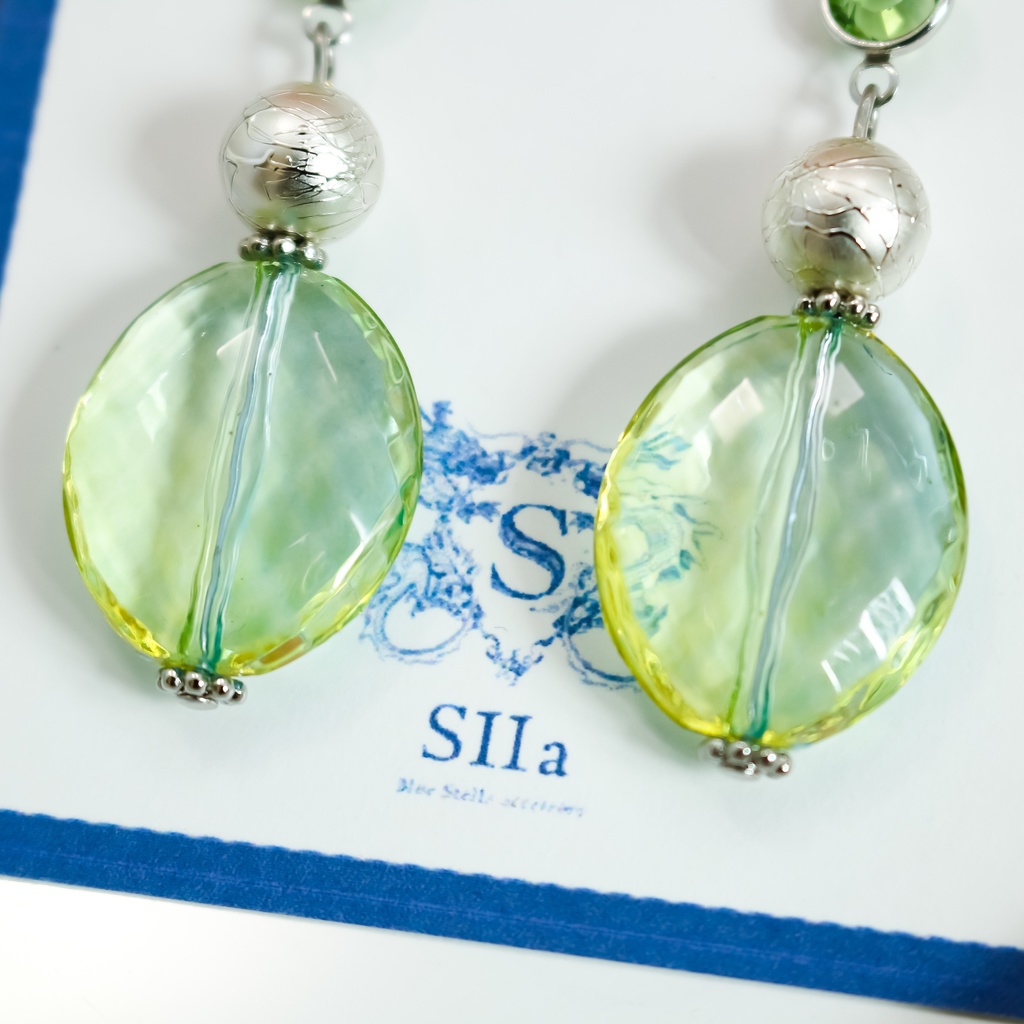 ミントカラーのcrystal earing ミントグリーン×スカイブルー ピアス変更可能