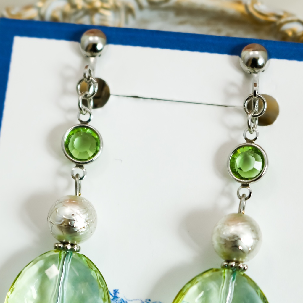 ミントカラーのcrystal earing ミントグリーン×スカイブルー ピアス変更可能
