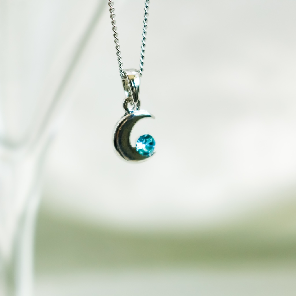 クリスタルムーンのネックレス ライトーターコイズ 金具の色が選べます