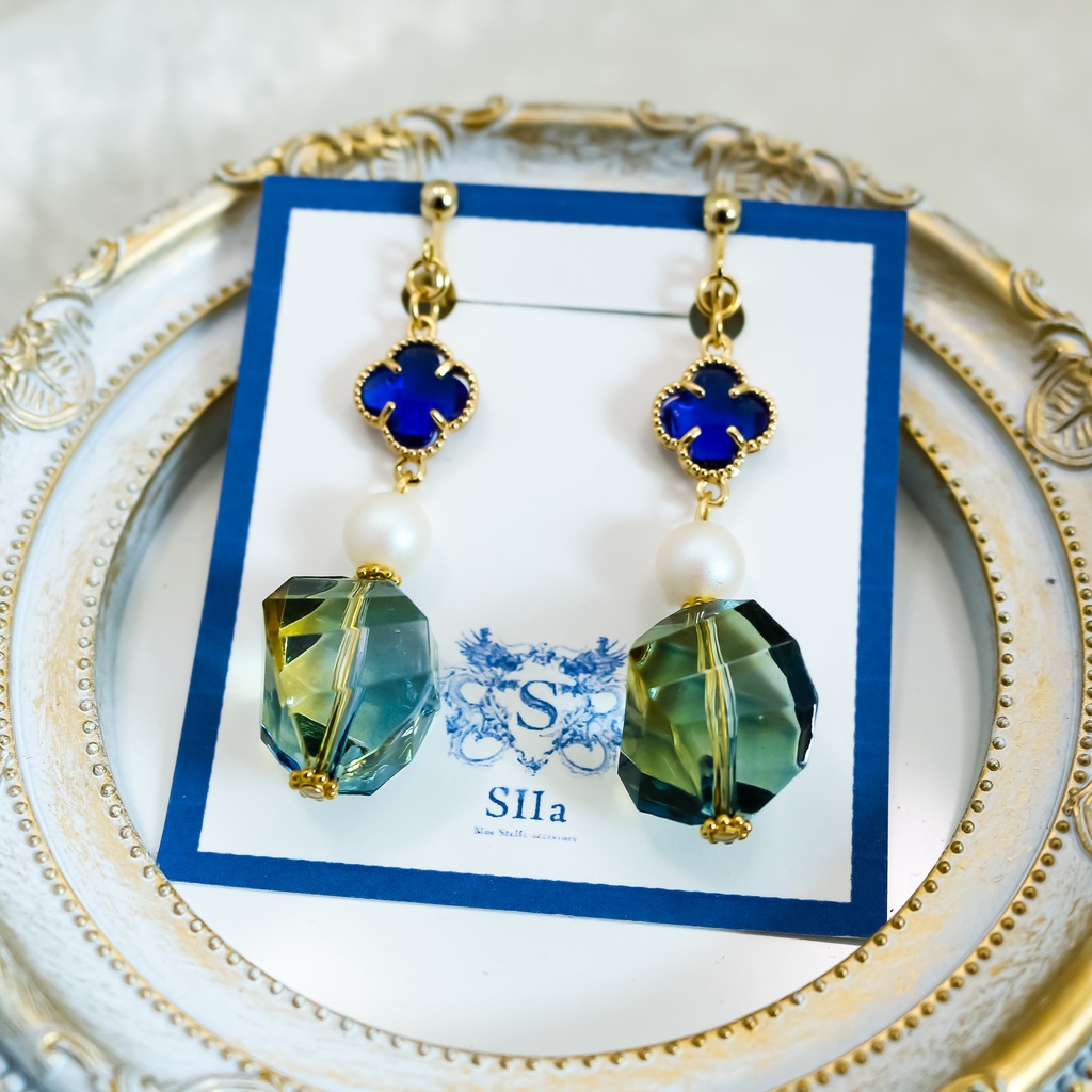 オータムヴィトライユビーズのEaring ブルー×グリーン ゴールド金具