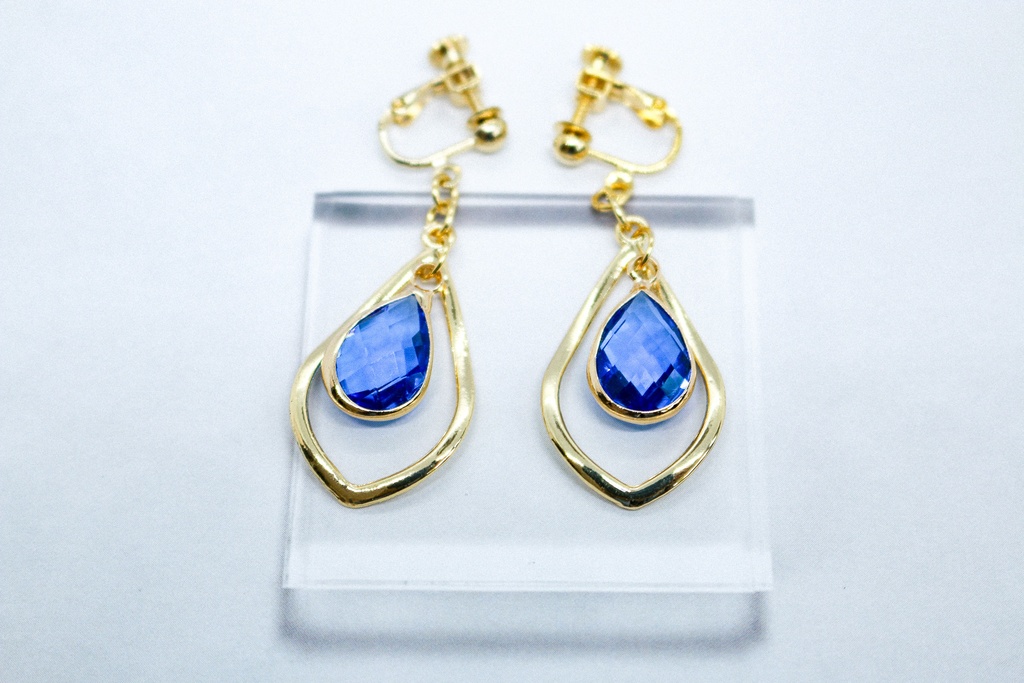 Teardrop のイヤリング 　sapphireblue　ゴールド金具