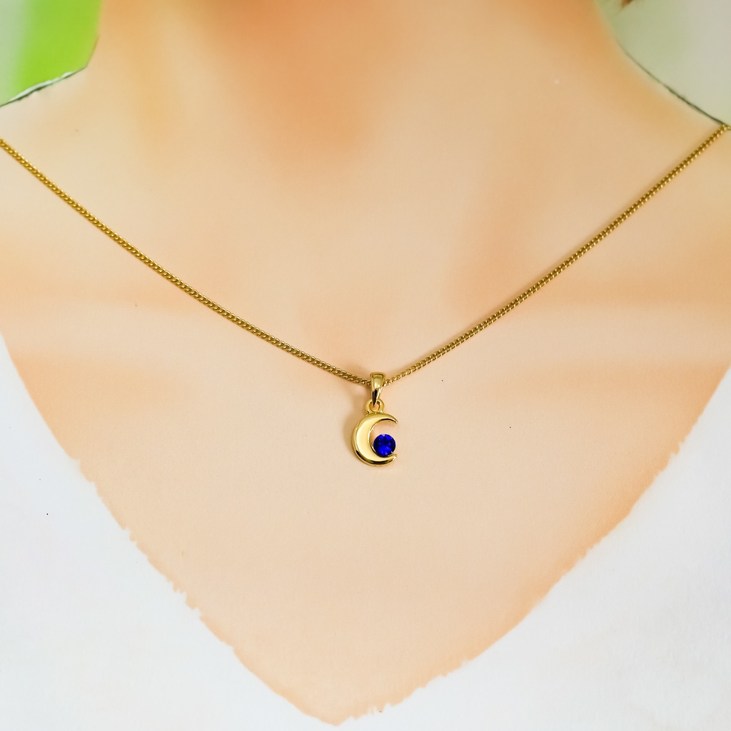 【プレゼントに】クリスタルクレセントムーンのネックレス ライトーターコイズ 金具の色が選べます