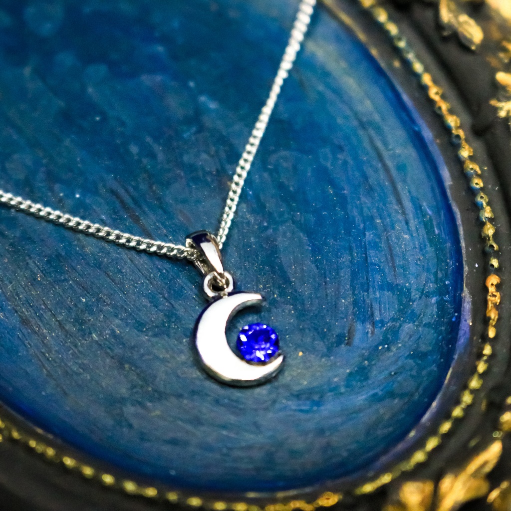 【プレゼントにも】クリスタルムーンのネックレス マジェスティックブルー 金具の色が選べます