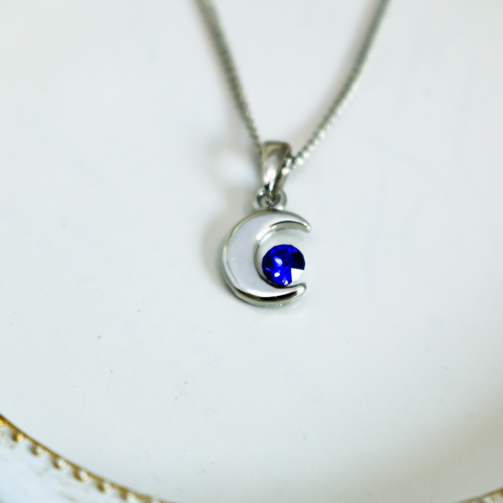 【プレゼントにも】クリスタルムーンのネックレス マジェスティックブルー 金具の色が選べます