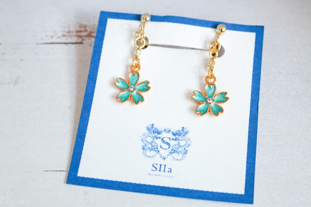 【春の新作】 ふんわりさくらのイヤリング(ピアス変更可能) ブルー