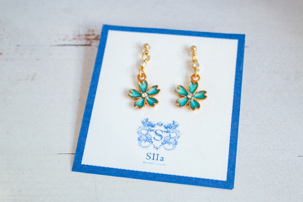 【春の新作】 ふんわりさくらのイヤリング(ピアス変更可能) ブルー