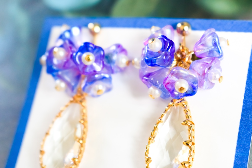 紫陽花イメージのドロップピアス bluepurple ゴールド金具 イヤリング変更可能