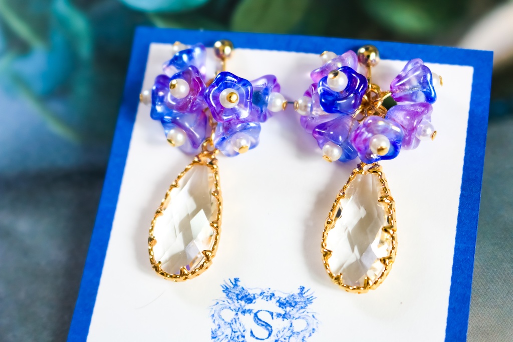 紫陽花イメージのドロップピアス bluepurple ゴールド金具 イヤリング変更可能