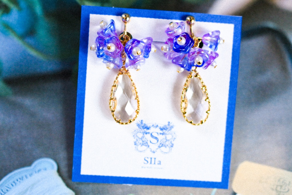 紫陽花イメージのドロップピアス bluepurple ゴールド金具 イヤリング変更可能