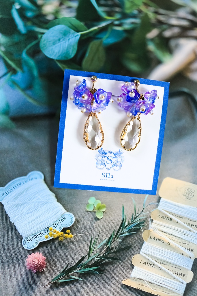 紫陽花イメージのドロップピアス bluepurple ゴールド金具 イヤリング変更可能