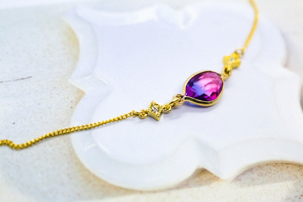 グラデーションクリスタルガラスのブレスレット ブルー×マゼンダ 変形カットゴールド金具