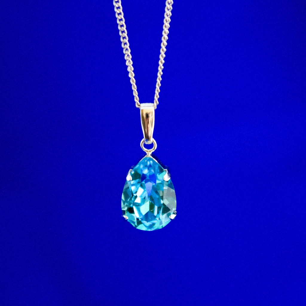 *クリスタルガラスドロップのネックレス ライトターコイズ*金具の色が選べます