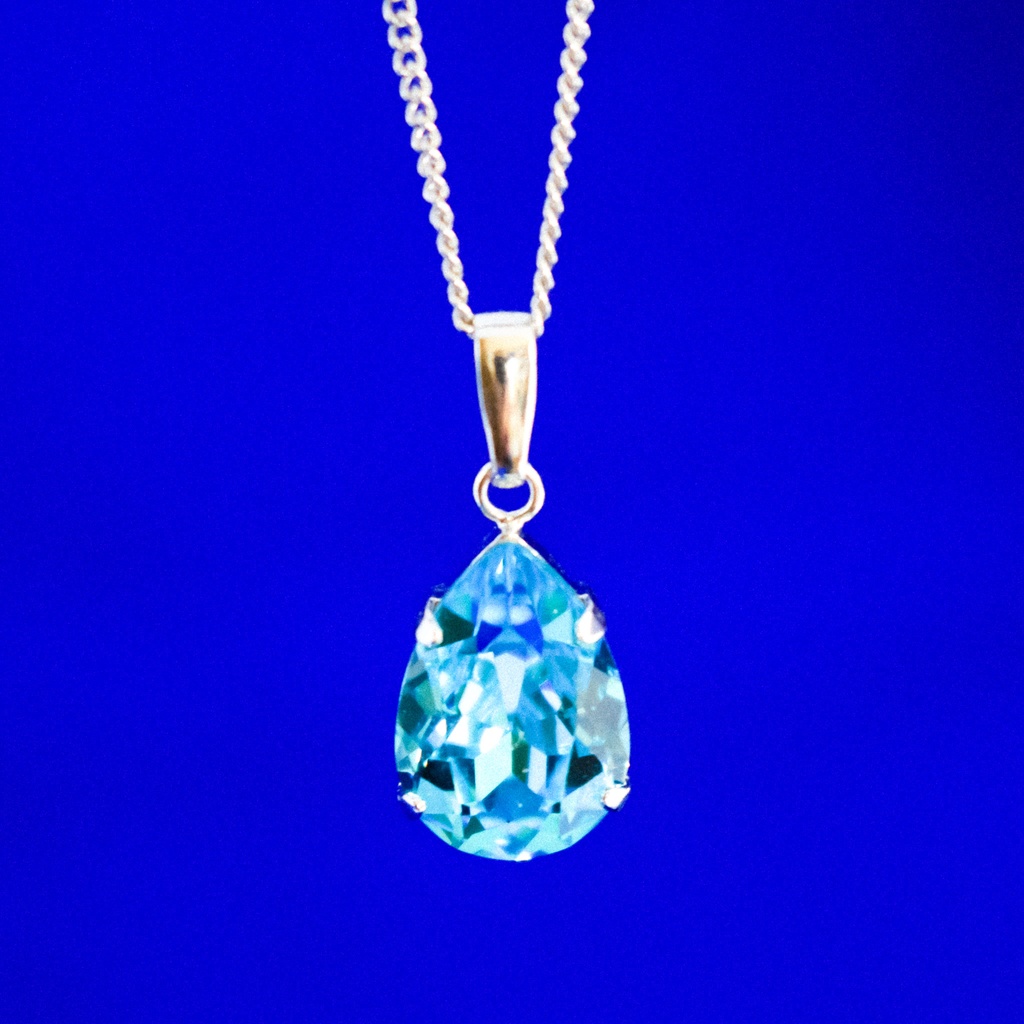 *クリスタルガラスドロップのネックレス ライトターコイズ*金具の色が選べます