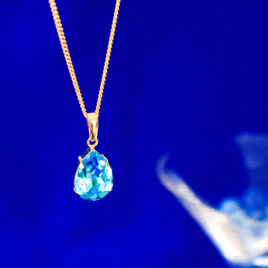 *クリスタルガラスドロップのネックレス ライトターコイズ*金具の色が選べます