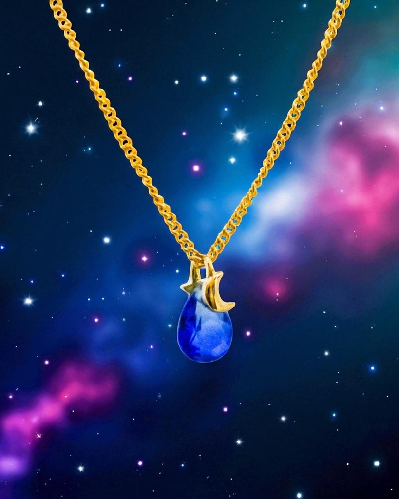 月と星のちいさなブルードロップネックレス — 静けさを灯す光　ゴールド金具