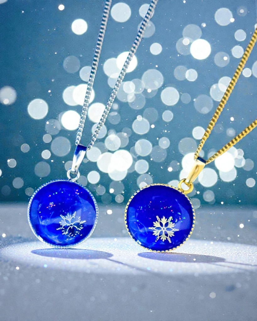 【星霜のしずく】 雪の結晶ネックレス ウルトラマリン×スカイブルーオーロラ 金具の色が選べます