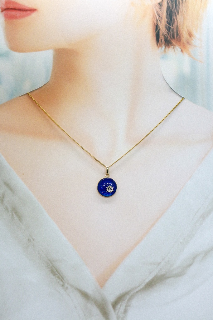 ちいさなまるいネックレス 雪 ウルトラマリン×スカイブルーオーロラ 金具の色が選べます