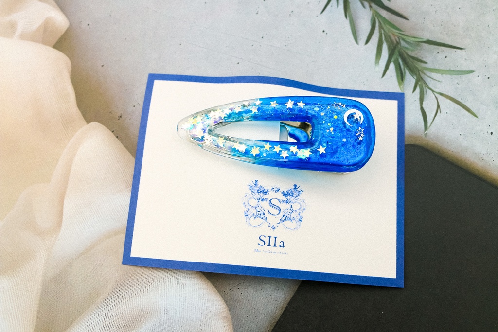 シルバームーンのヘアクリップ シアンブルー×クリア シルバー金具
