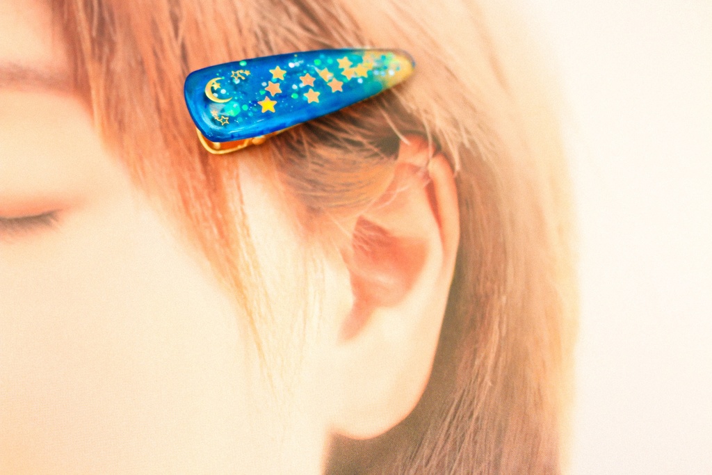 ゴールドムーンのヘアクリップ シアン×クリア ゴールド金具