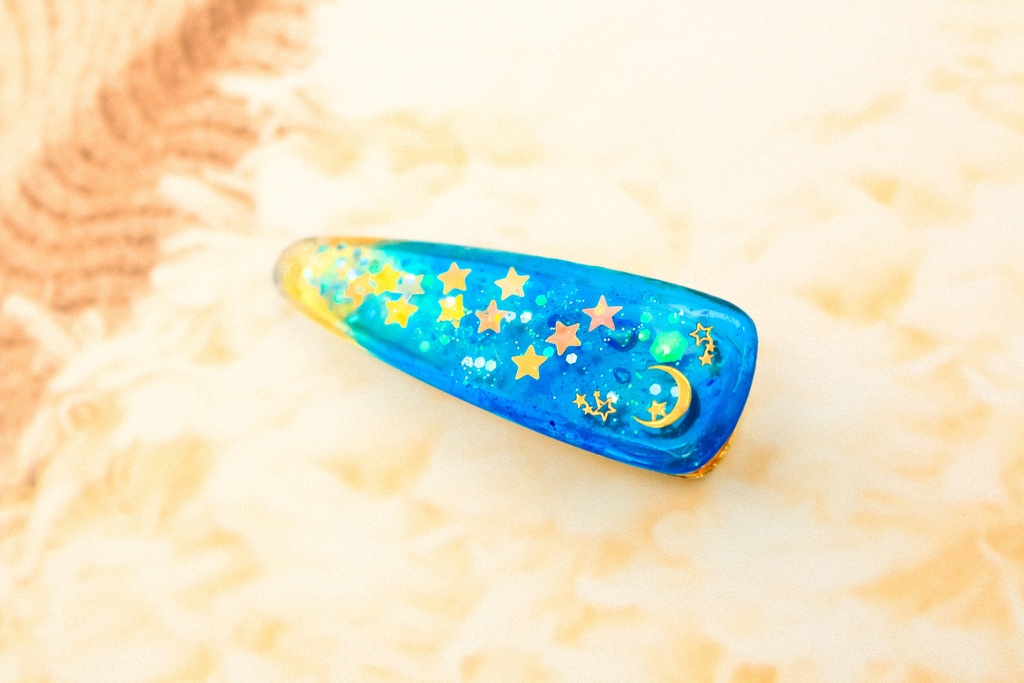 ゴールドムーンのヘアクリップ シアン×クリア ゴールド金具